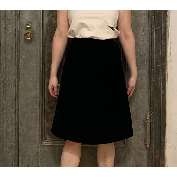 Vintage Gorgeous super soft rich black velvet knee length skirt from 60s mod lux - Picture 2 of 6